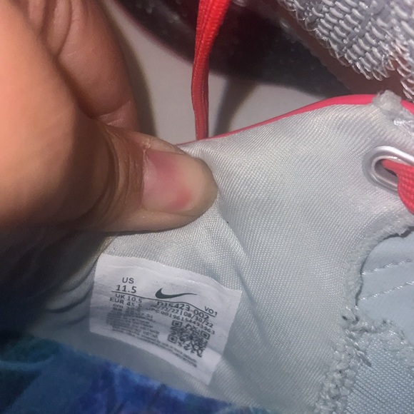 Mens nike LeBron James basketball shoe in 11.5 - Picture 4 of 4